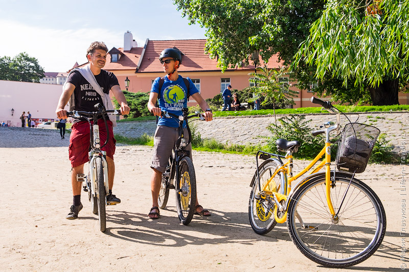Велопрогулка на электробайках по Праге вместе с Yellow Zebra Prague