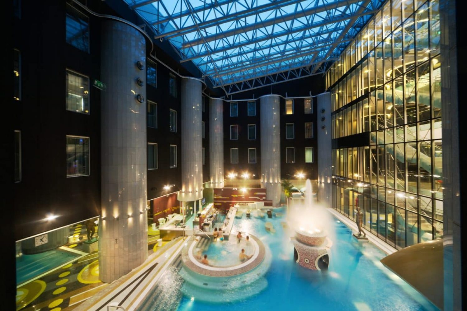 Tallink Spa & Conference Hotel – самая огромная СПА зона с бассейнами, саунами, джакузи и pool-баром в Таллине