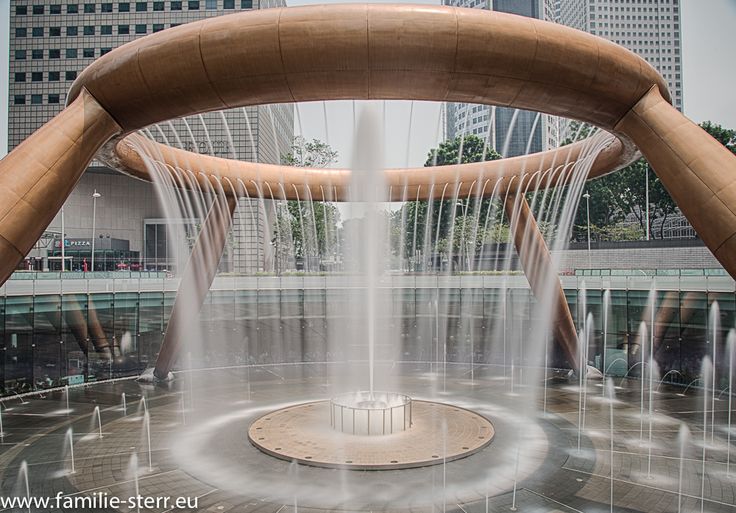 Достопримечательности Сингапура: "перевернутый" фонтан Удачи на Марина Бэй – 2019   *