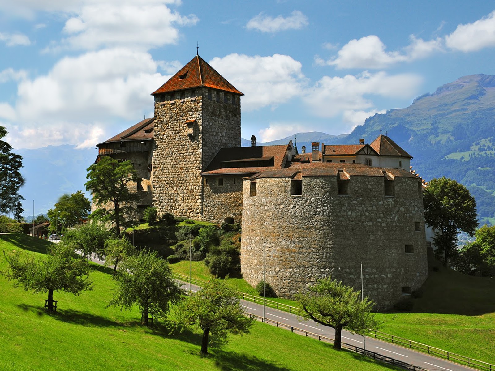 Лихтенштейн — главные достопримечательности страны