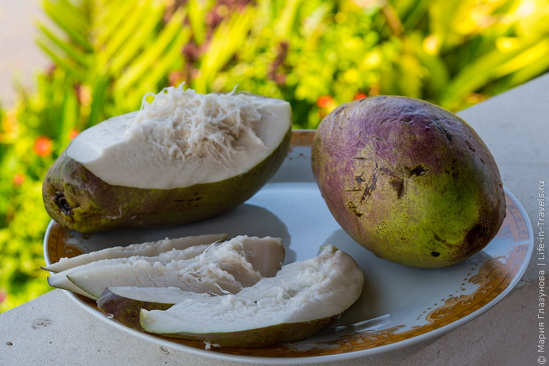Тропические фрукты: аннона или сахарное яблоко, которое совсем не яблоко и белое манго вани, которое вовсе не манго