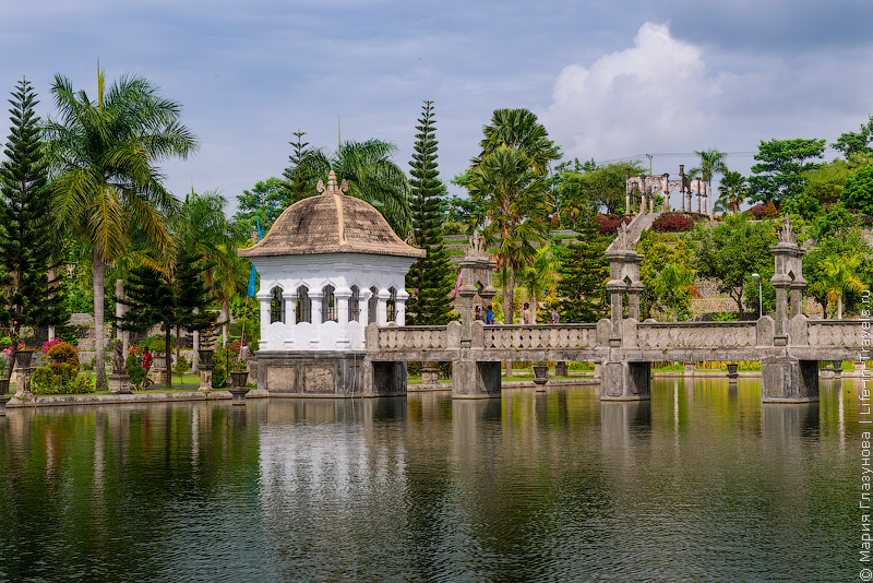 Таман Уджунг – водный дворец на Бали или насколько мягкая перина была у балийского раджи