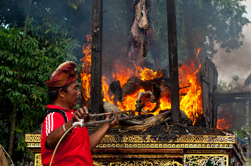 Кремация на Бали: финальная стадия процесса