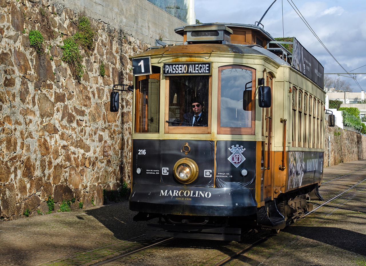 Трамвай в Порту - машина времени по-португальски – 2019   *